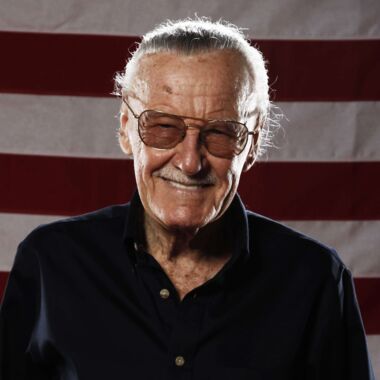 Stan Lee La Biographie De Stan Lee Avec Voici Fr