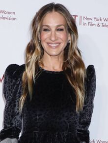 Sex And The City Sarah Jessica Parker Porte Son Sac Mythique Sur Le