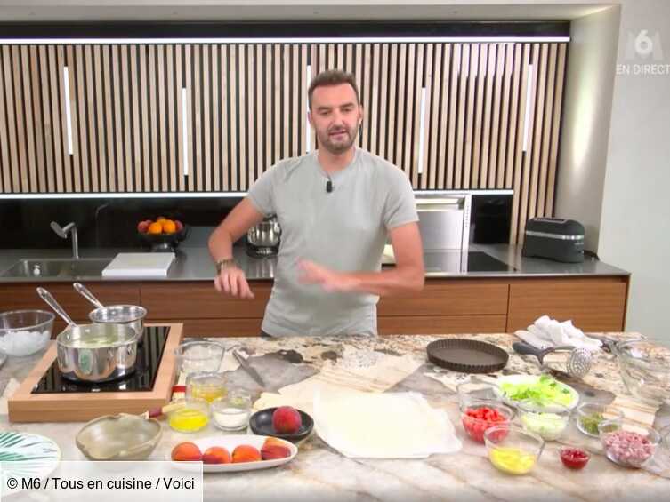 Vid O Tous En Cuisine Cyril Lignac D Voile Sa Recette De Tarte Fine