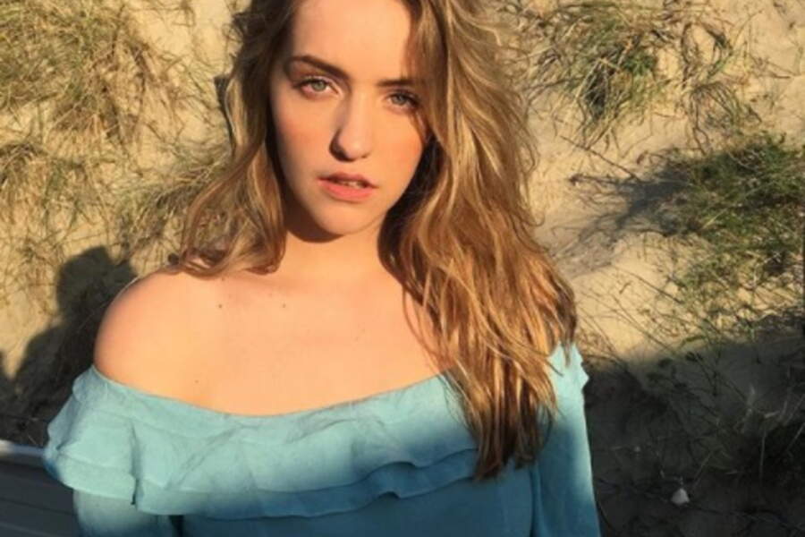 Voici Joann, la jolie cousine de Bella et Gigi Hadid qui est mannequin grande taille Voici