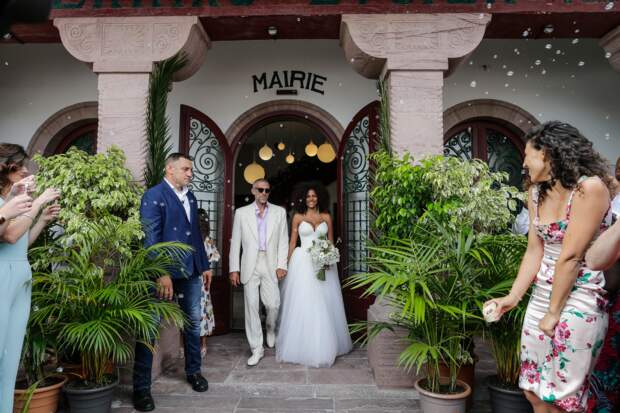 Vincent Cassel et Tina Kunakey : toutes les photos de leur mariage à Bidart