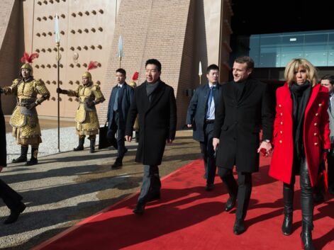 Brigitte Macron : en manteau rouge, elle attire tous les regards lors de la visite d'Etat en Chine