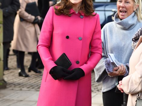 Kate Middleton enceinte : elle éblouit dans un manteau rose fuchsia