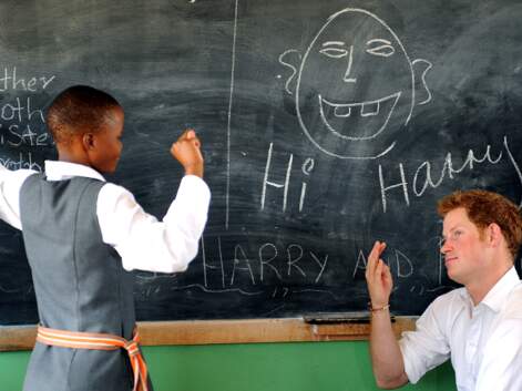 Le Prince Harry rencontre des enfants au Lesotho