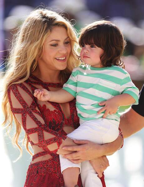 Shakira et son bébé illuminent la cérémonie de clôture du Mondial - Voici