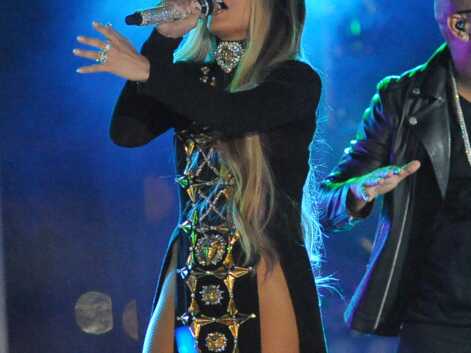 Jennifer Lopez : trahie par son costume de scène, elle en montre trop