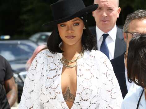 PHOTOS Rihanna débarque à Paris dans une robe transparente au décolleté plongeant