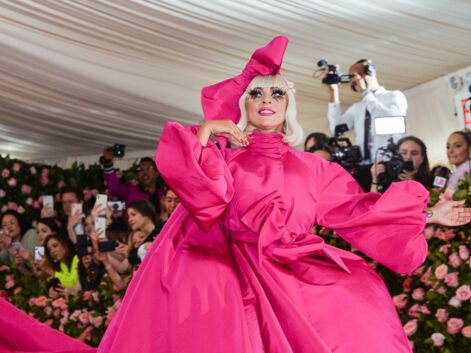 PHOTOS MET Gala 2019 : Lady Gaga finit en lingerie sur le tapis rouge après un strip-tease
