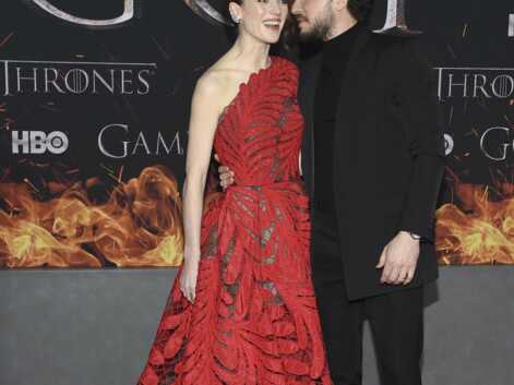 VOICI - Game of Thrones : Kit Harington, Sophie Turner… qui sont les partenaires des acteurs dans la vraie vie ?