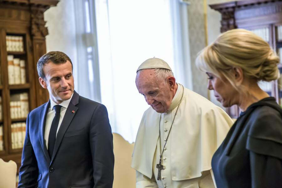 Emmanuel Macron Rencontre Le Pape François : Son Geste Très Surprenant ...