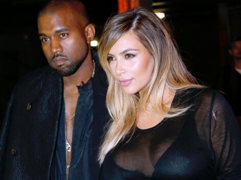 Kim Kardashian très décolletée au défilé Givenchy