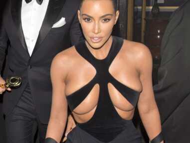 Kim Kardashian : en robe très échancrée, elle en montre trop aux Beauty Awards