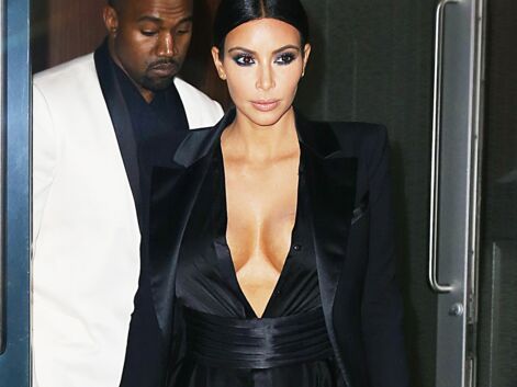 Kim Kardashian très décolletée pour l'anniversaire de John Legend