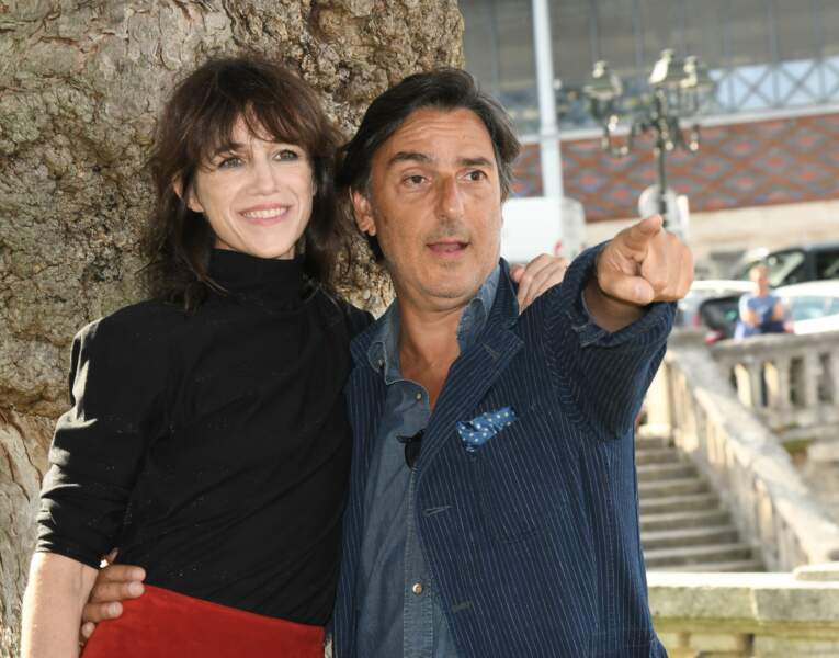Qui Est Le Père De Yvan Attal PHOTOS Charlotte Gainsbourg et Yvan Attal amoureux aux côtés de leur