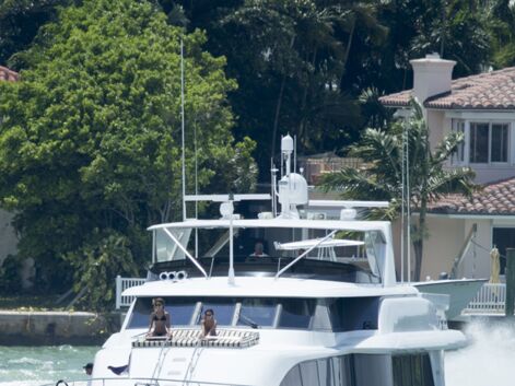 Ashley Tisdale, Vanessa Hudgens : bachelorette party sur un yacht à Miami