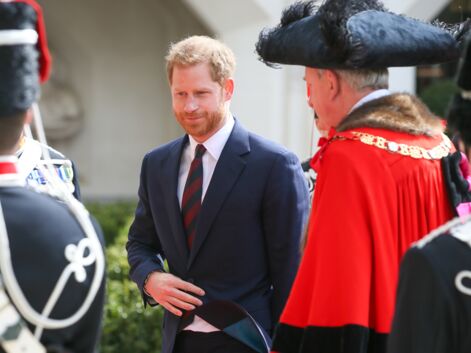 PHOTOS Prince Harry : en déplacement, le duc de Sussex reçoit d’adorables cadeaux pour son bébé