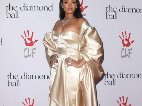 Rihanna radieuse et en famille sur le tapis rouge