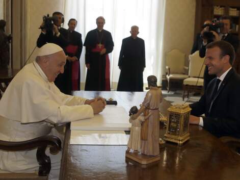 Emmanuel Macron rencontre le pape François : son geste très surprenant envers le Saint Père