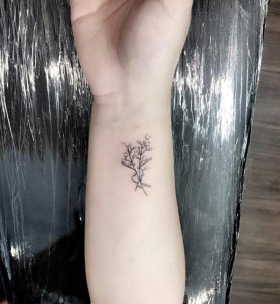 Tatouage Poignet Femme 20 Idées De Petits Dessins Voici