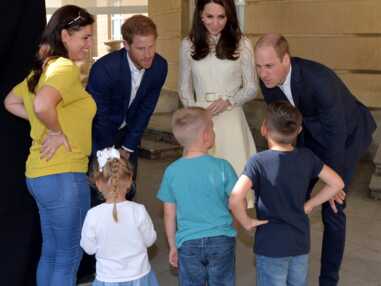 Kate Middleton, princes William et Harry s'éclatent avec des enfants dans les jardins de Buckingham