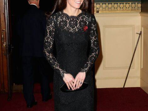 Kate Middleton glamour dans une robe en dentelle et en transparence
