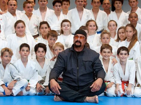 Steven Seagal donne une leçon à des jeunes judokas charentais
