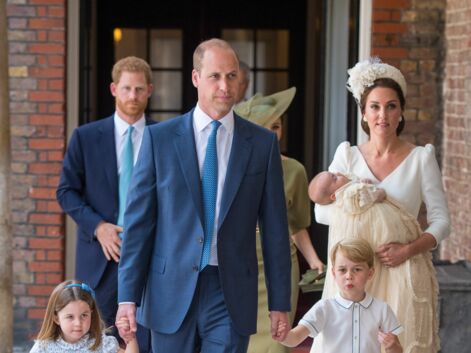 VOICI Baptême du prince Louis : l’arrivée de Kate Middleton et William avec le bébé