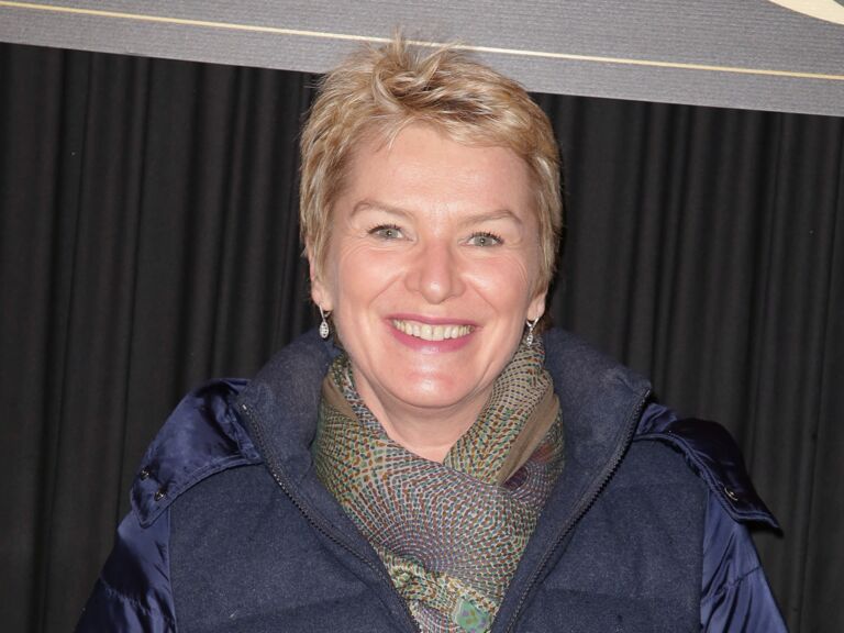 Biographie Parent Caroline Roux Fille De Guy Roux PHOTO En vacances, Faus­tine Bollaert affiche son corps parfait en