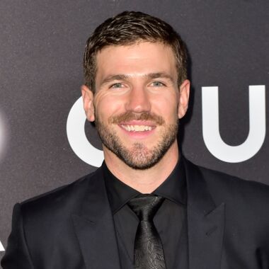 Next photo of Austin Stowell