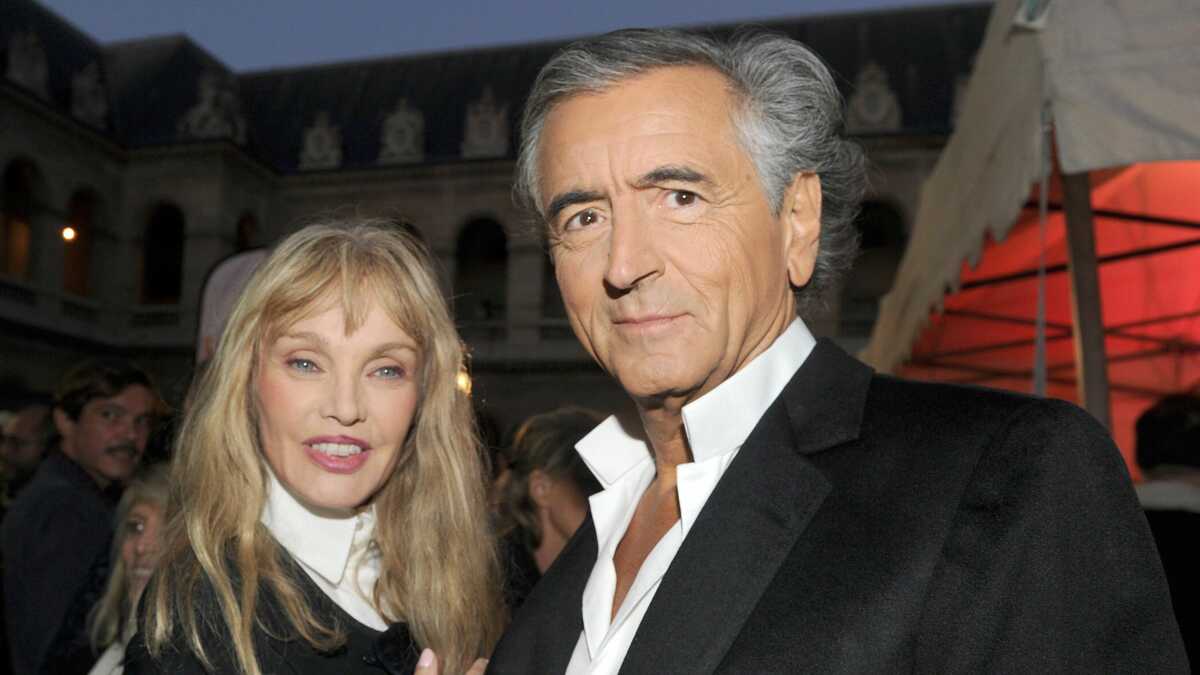 Bernard Henri Levy Et Sa Nouvelle Compagne Arielle Dombasle : ces sacrifices qu'elle fait pour son couple avec Bernard-Henri  Lévy - Voici