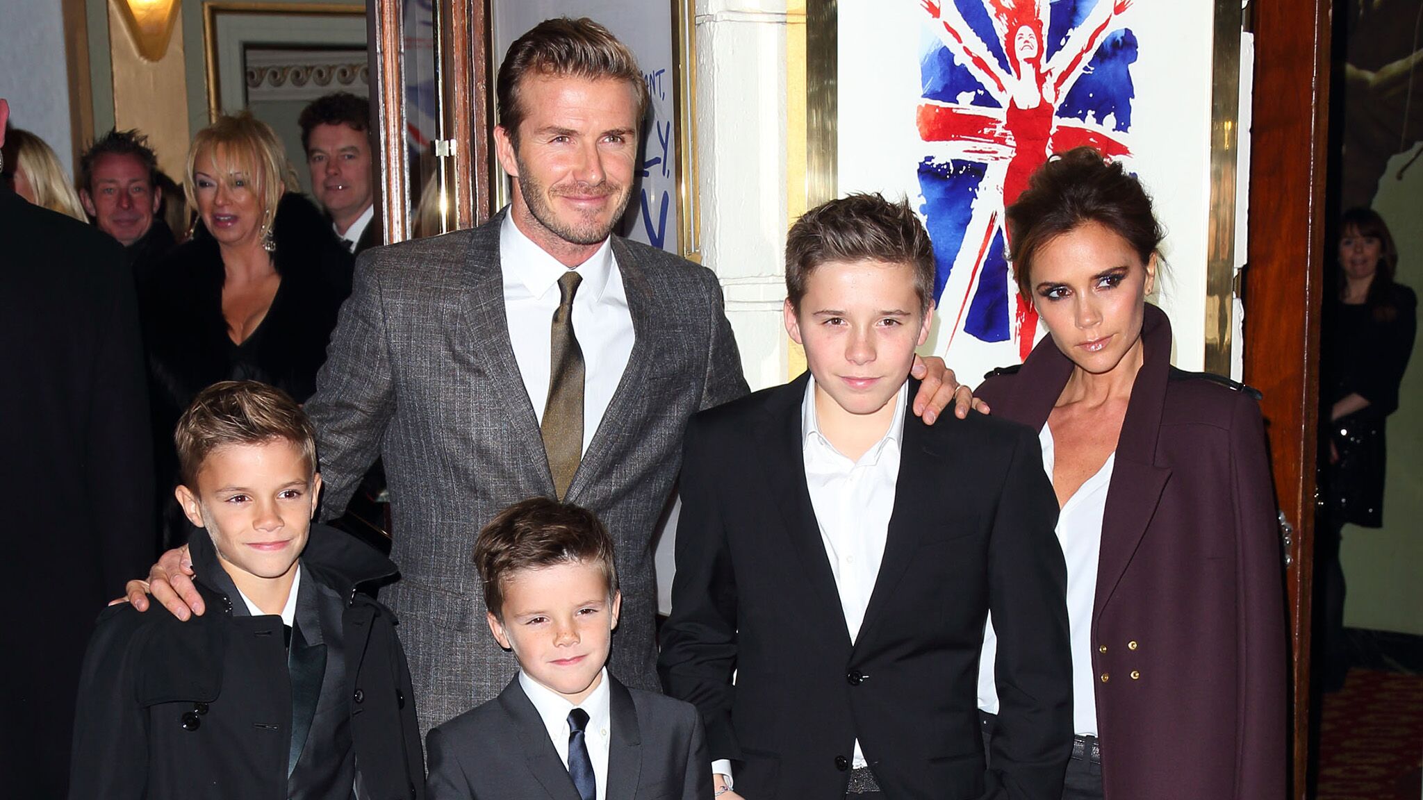 PHOTO La famille Beckham s'éclate sur le plateau de Modern Family - Voici