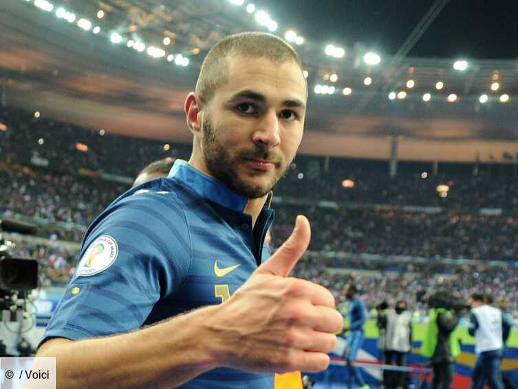 Photo Karim Benzema Pose Avec Sa Maman D Amour Pour Son Anniversaire Voici