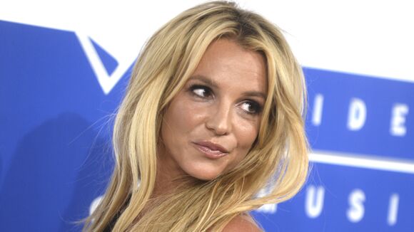 PHOTOS Brit­ney Spears affiche une silhouette encore plus amin­cie - Voici