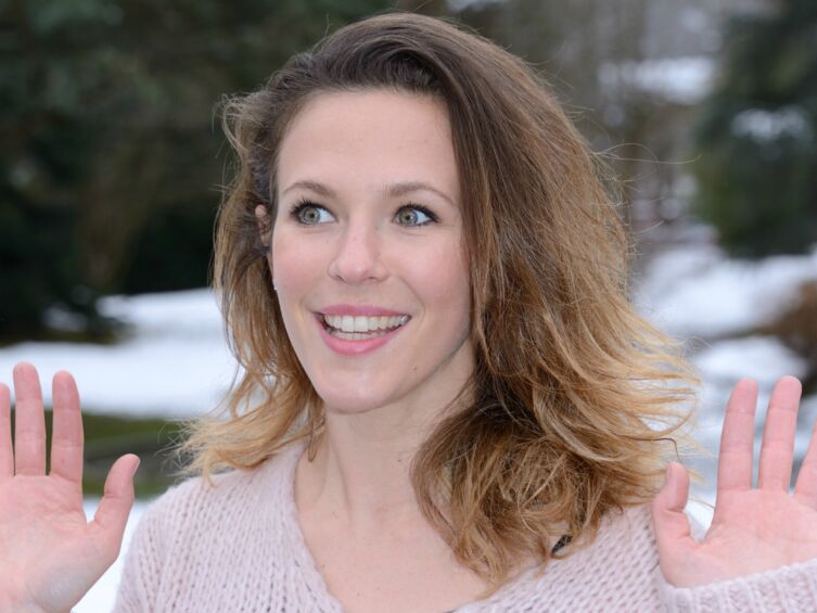 Demain nous appartient : Lorie Pester blessée, l'actrice ...