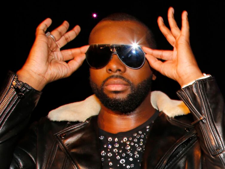 Maitre Gims diffuse une photo de lui de face SANS SES LUNETTES DE ...