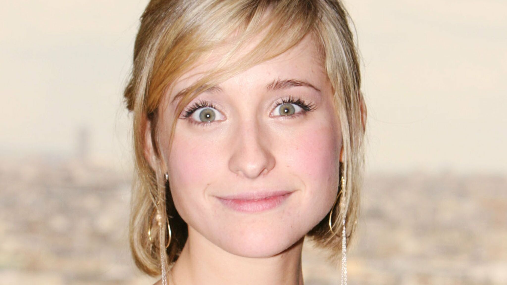 Allison Mack L Actrice De Smallville Risque La Prison A Vie Pour