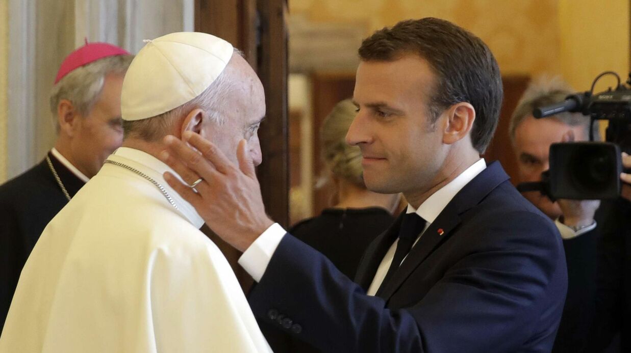 Résultat de recherche d'images pour "photos rencontre emmanuel macron avec le pape françois"