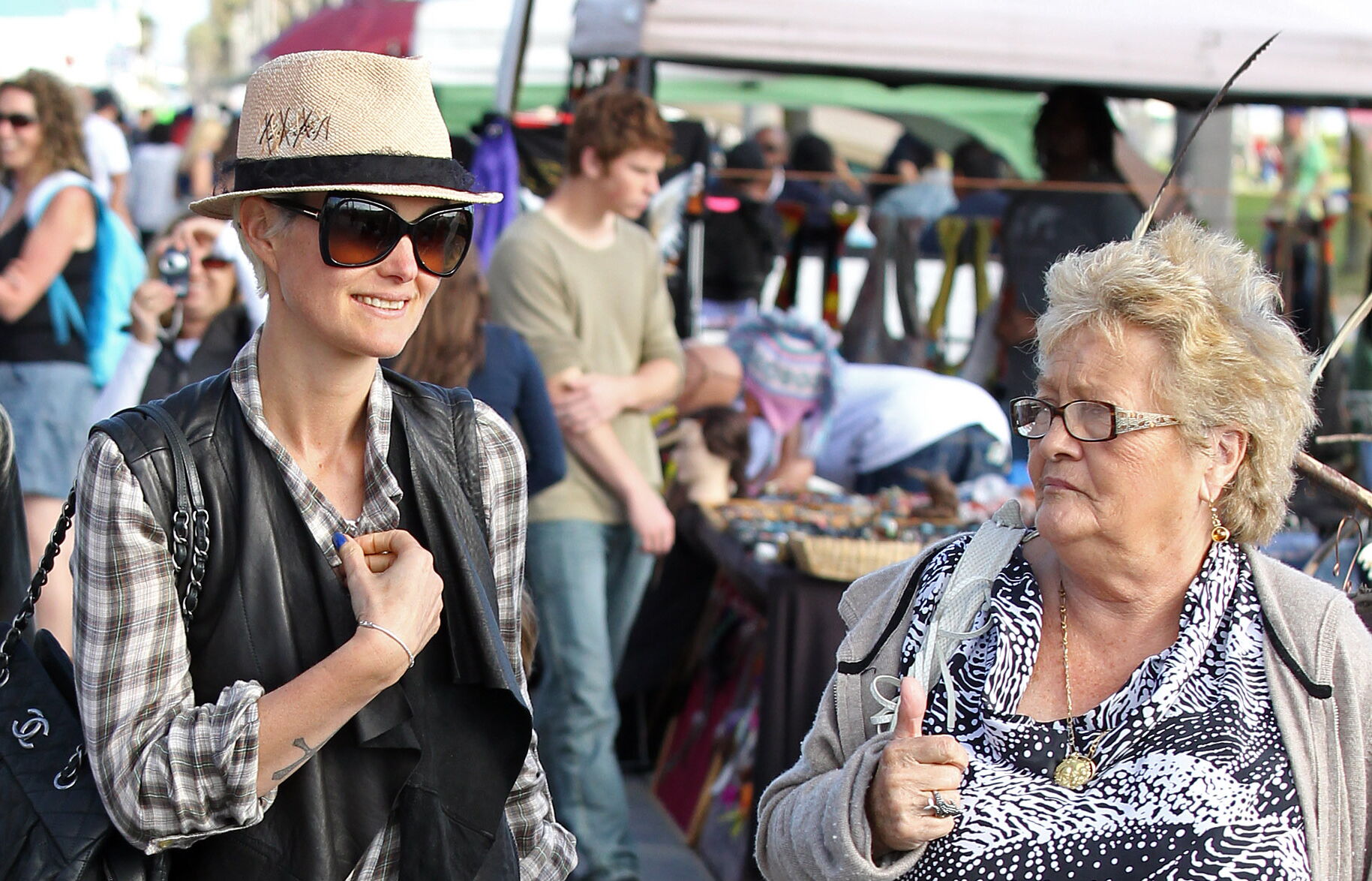 Résultat de recherche d'images pour "Laeticia Hallyday, Mamie Rock"