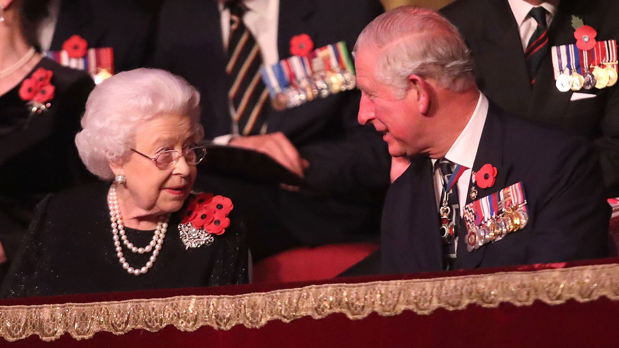 Le Prince Charles A 70 Ans L Emouvant Discours De Sa Mere Elizabeth Ii Voici