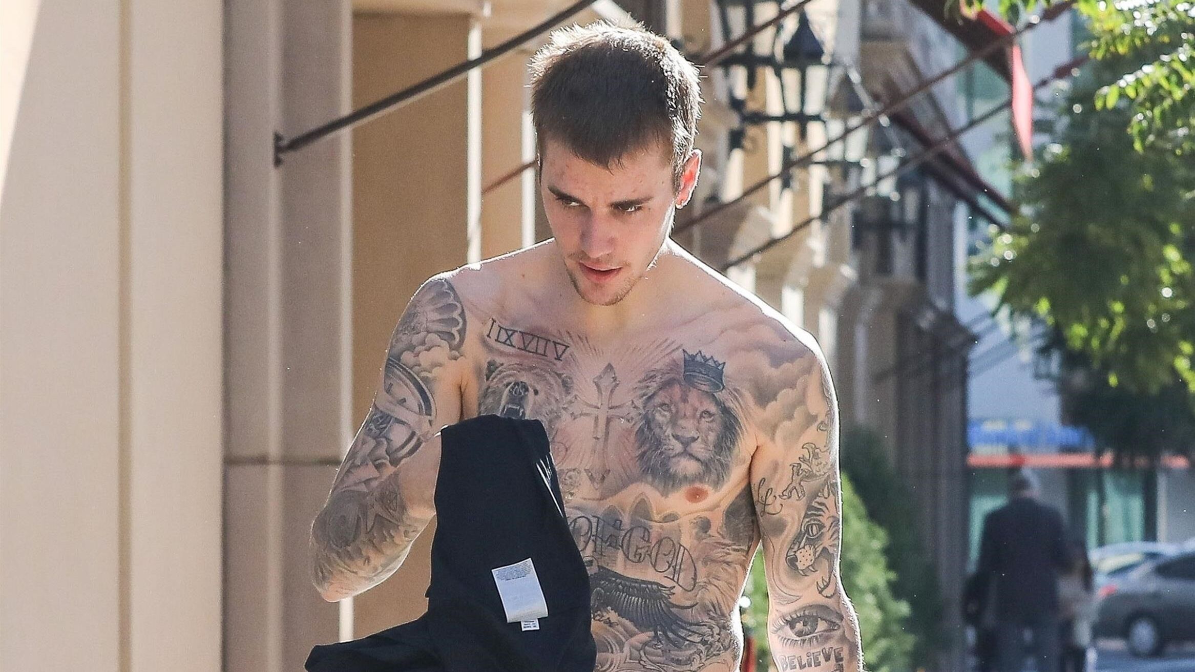Photos Justin Bieber Exhibe Son Corps Tatoue Et Muscle A Los Angeles Voici