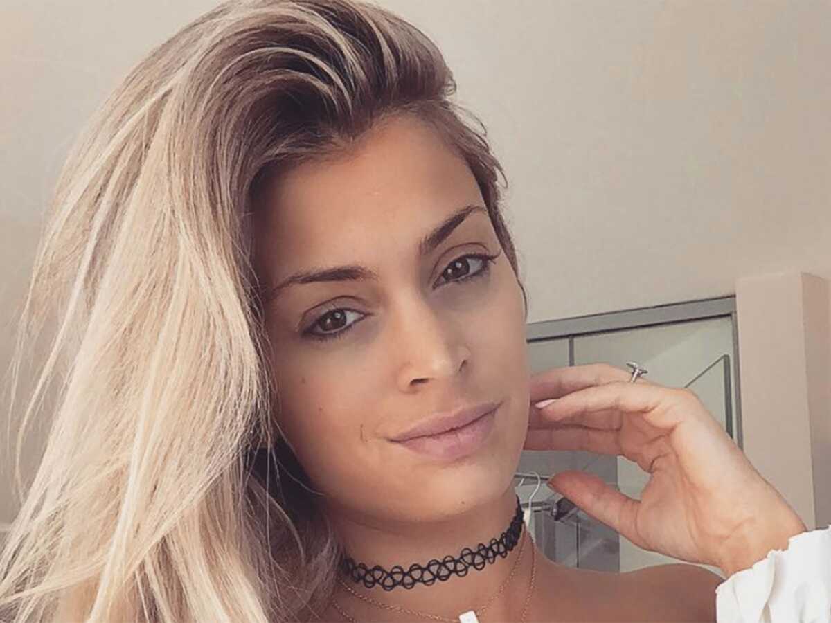 PHOTO Mélanie Martial sexy en bikini : un détail interpelle les internautes