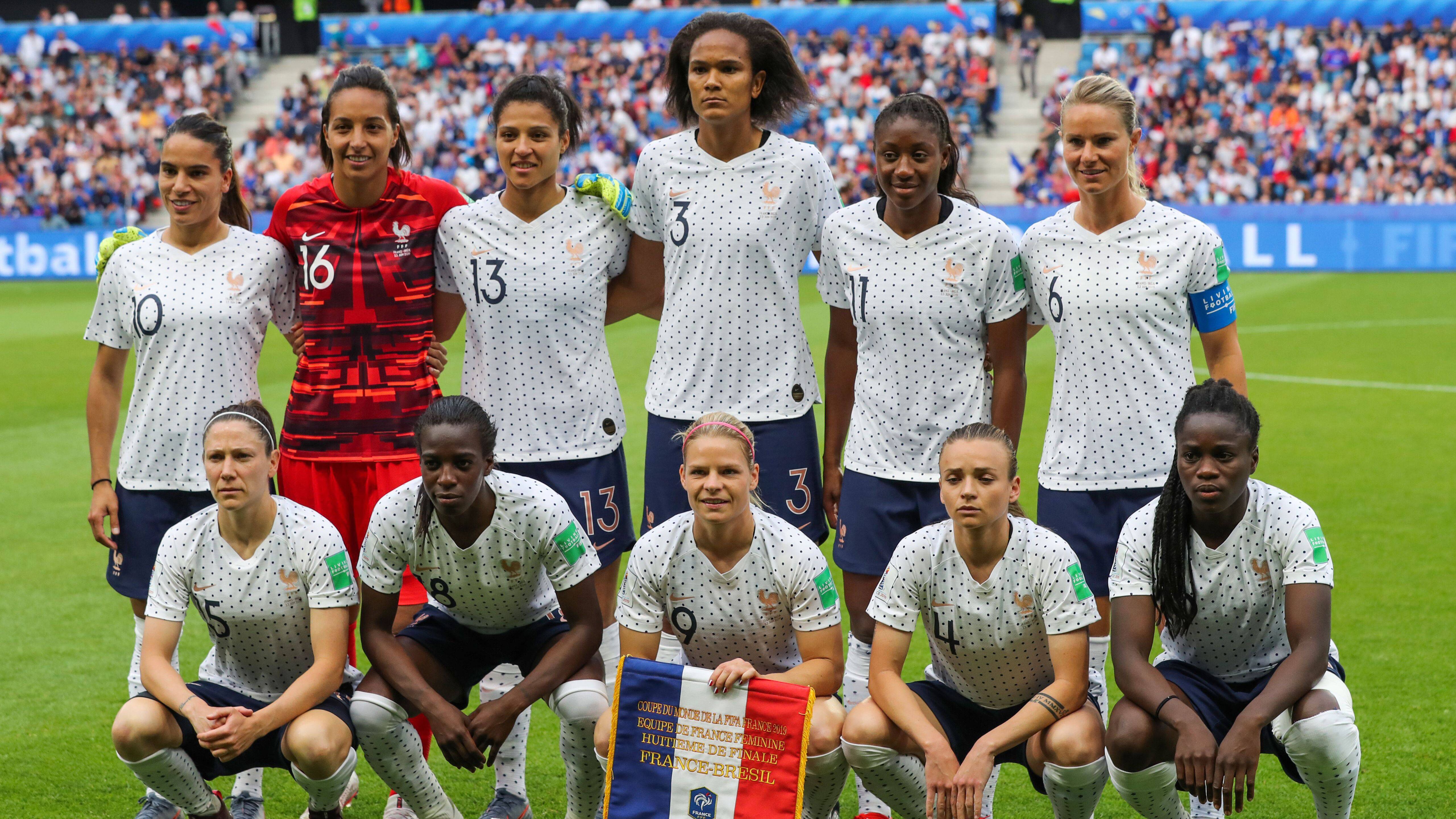 Coupe Du Monde Les Enormes Ecarts De Salaire Entre Les Joueuses De L Equipe De France Voici