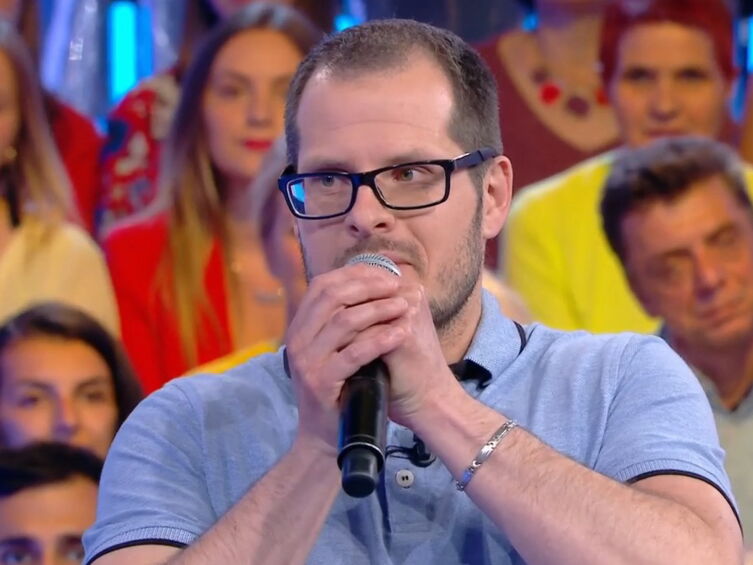 VIDEO N’oubliez pas les paroles ce nouveau maestro est le frère d’une exchampionne de Nagui VIDEO N’oubliez pas les paroles ce nouveau maestro est le frère d’une exchampionne de Nagui