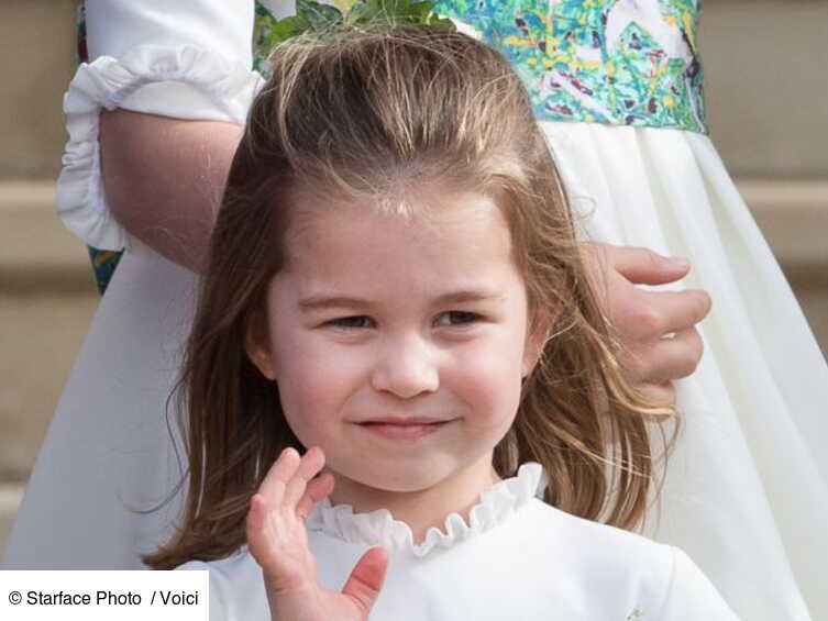 Photos Charlotte De Cambridge Se Fait Recadrer Par Kate Middleton Apres Avoir Tire La Langue En Public Voici
