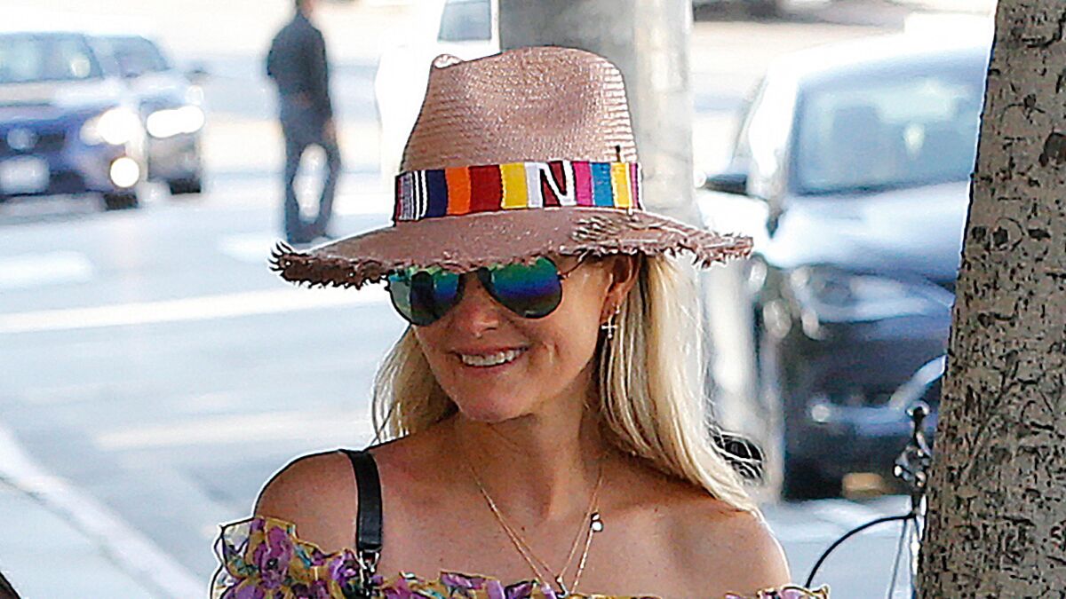 Qui Est Le Nouveau Compagnon De Laeticia Hallyday Laeticia Hallyday amoureuse : pourquoi cette rentrée est si spéciale pour  elle - Voici