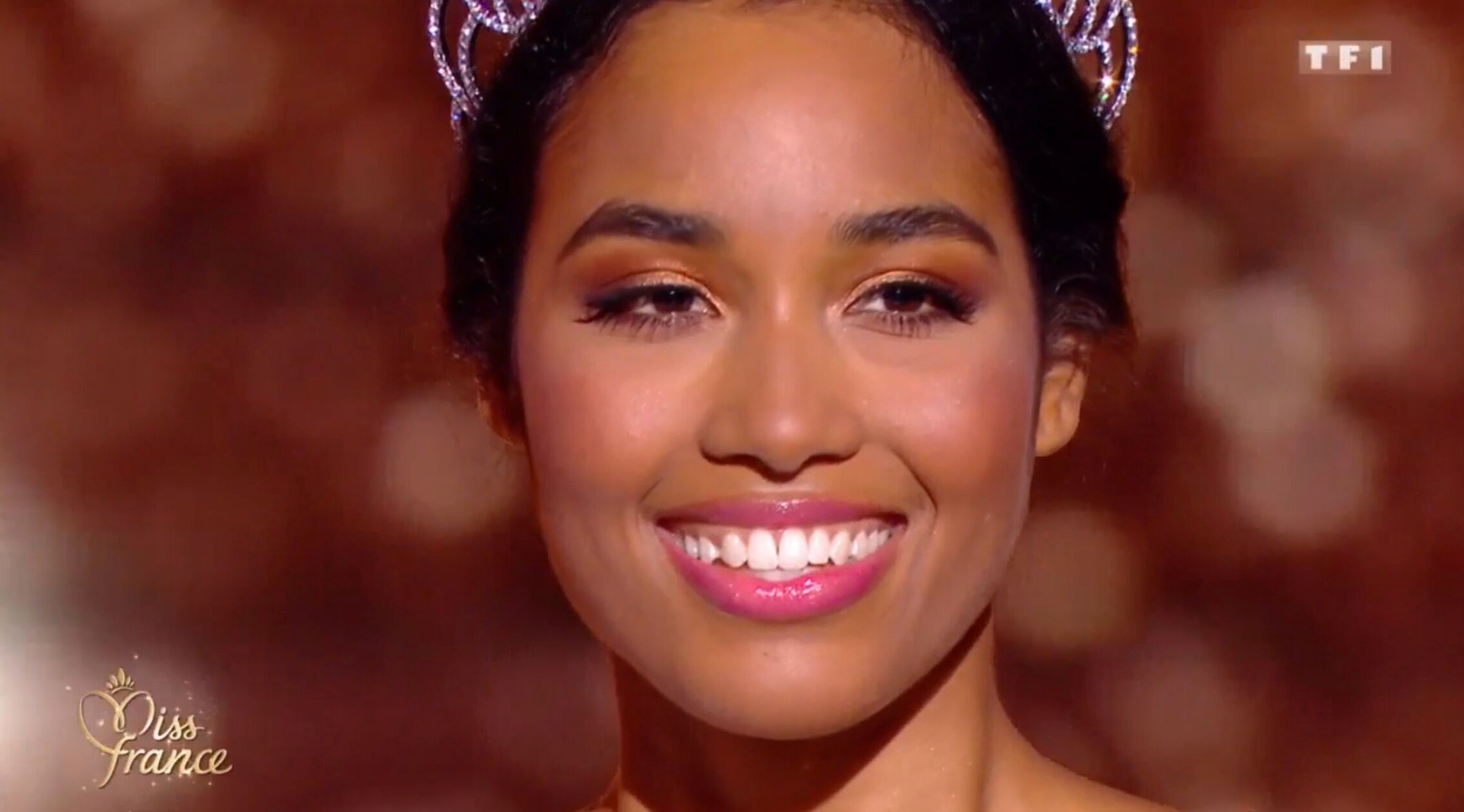 Miss France 2020 Qui Est Clemence Botino Celle Qui Succede A Vaimalama Chaves Voici