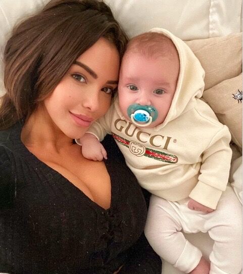 Photo Nabilla Trop Mignonne Avec Son Fils Sa Raison De Vivre Voici