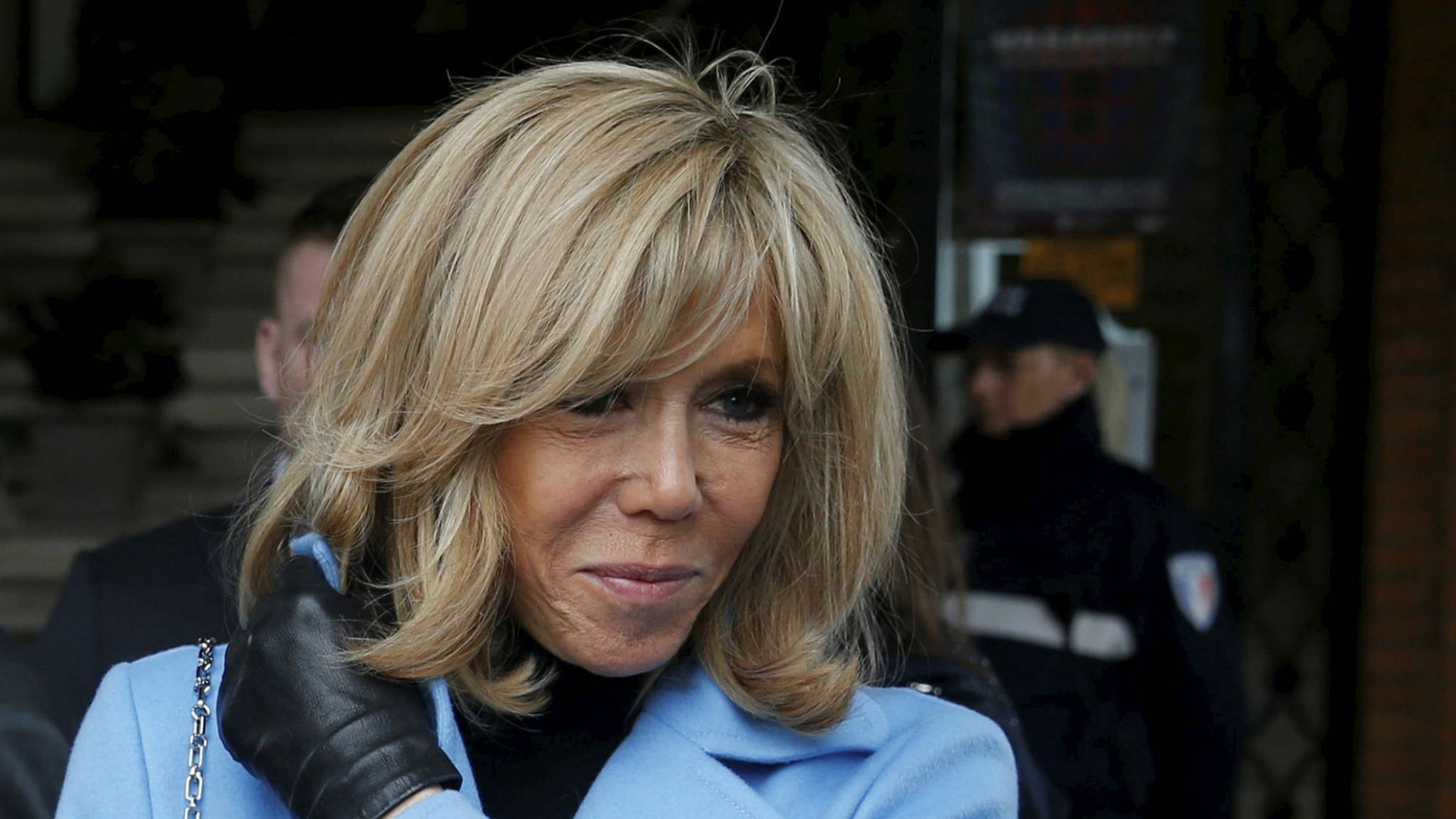 Brigitte Macron Ses Filles Au Contact Du Coronavirus La Premiere Dame Est Inquiete Voici