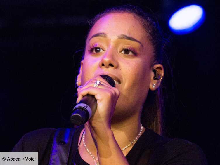 Amel Bent endeuillée : la chanteuse annonce la mort d'un membre de sa