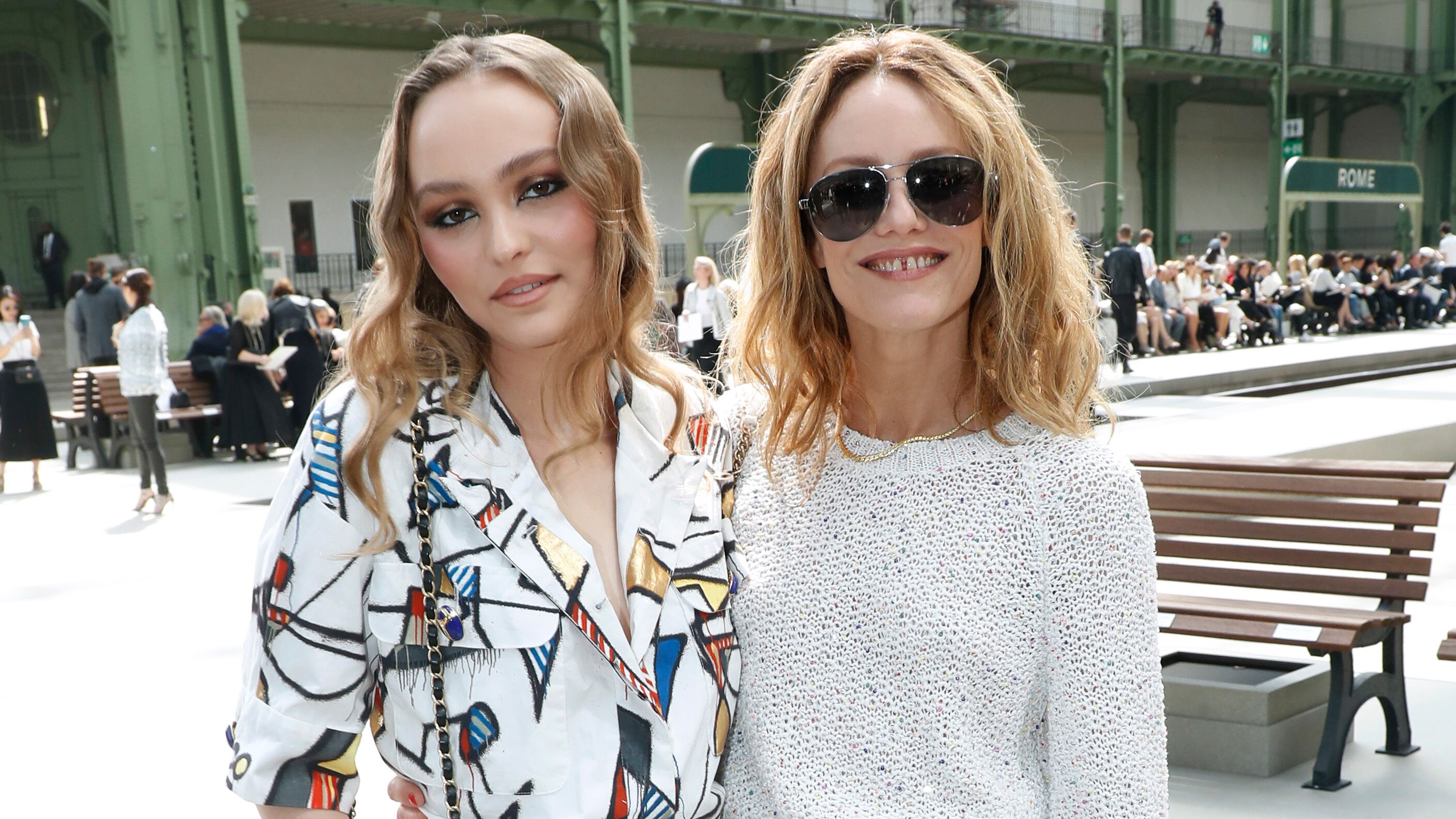 Video Lily Rose Depp Quelles Fringues Elle Pique A Vanessa Paradis Voici